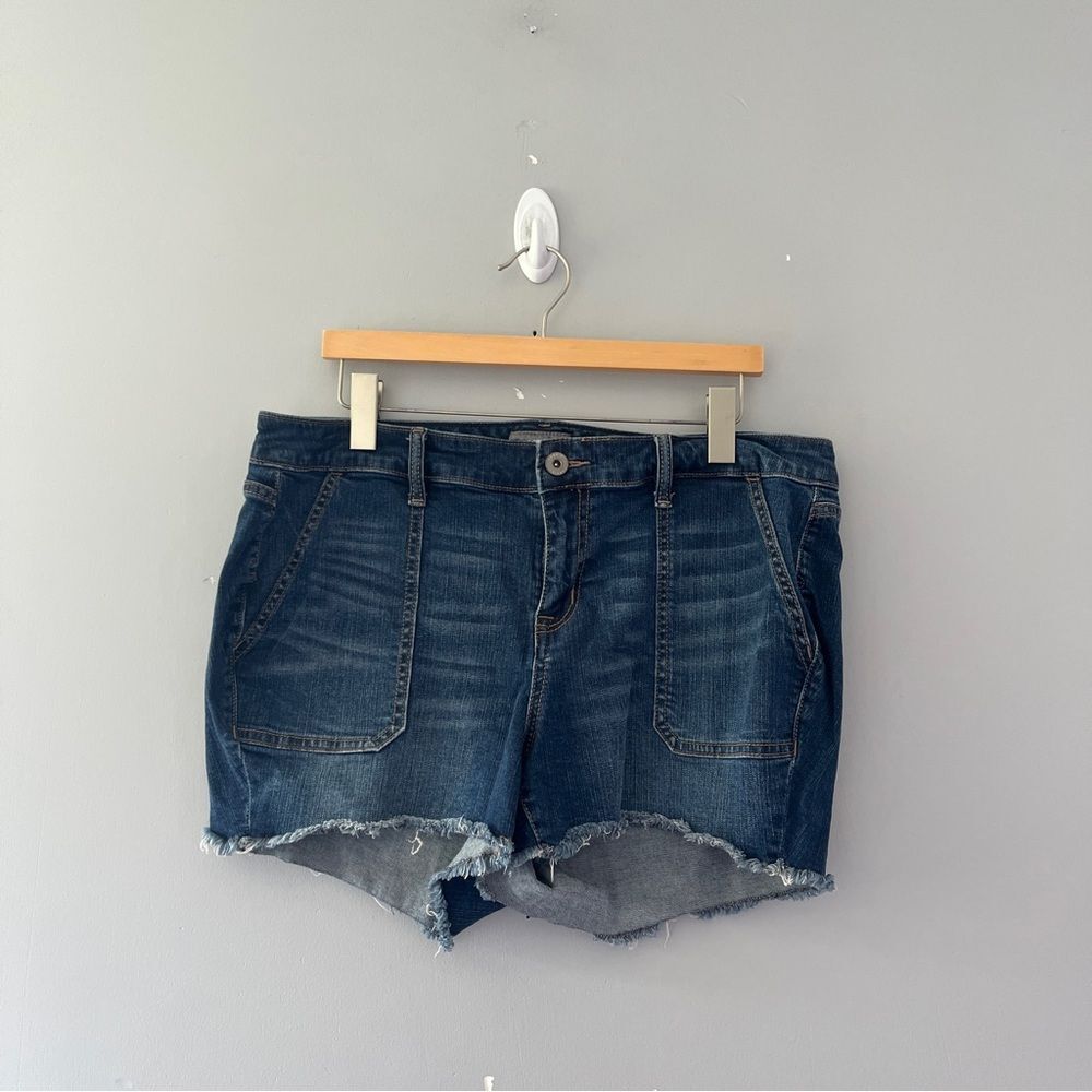 Torrid Mid Rise Cutoff Jean Shorts Size 16